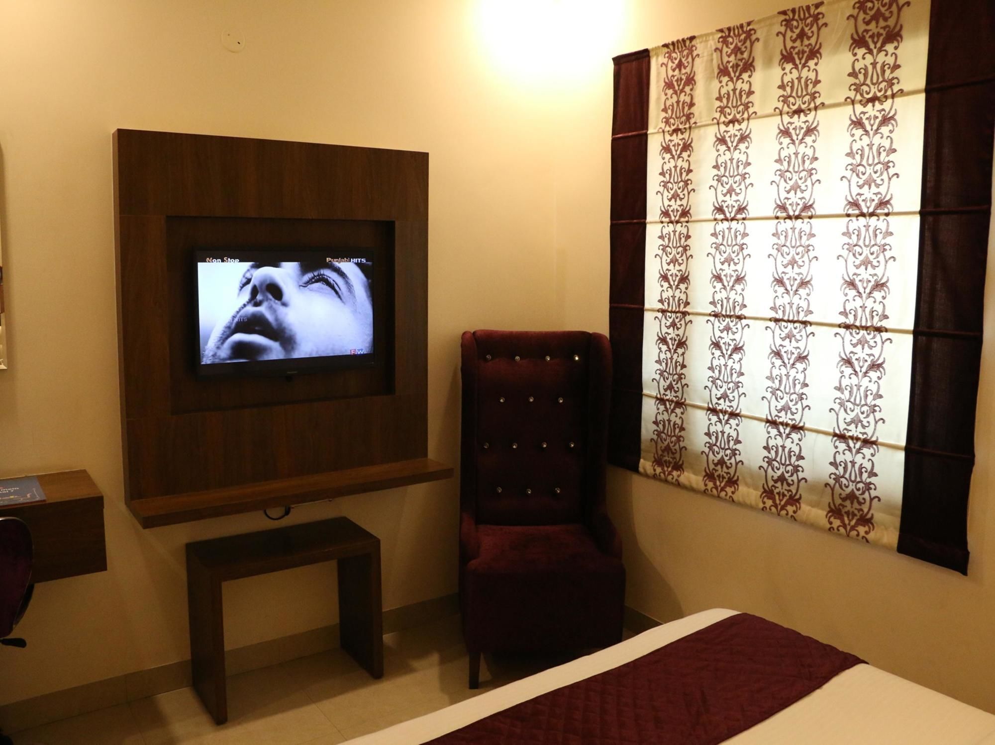 Hotel Rk Grande Λουντιάνα Εξωτερικό φωτογραφία